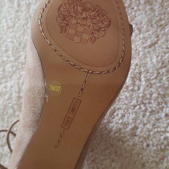 Vince Camuto gold and tan heel size 7M 37 NWOT 4 " heels - Picture 5 of 11